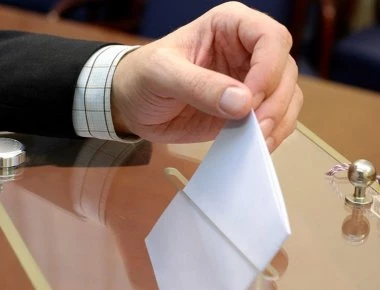 Σε Επιτροπή παραπέμπει η κυβέρνηση την «ψήφο των Ελλήνων του Εξωτερικού»